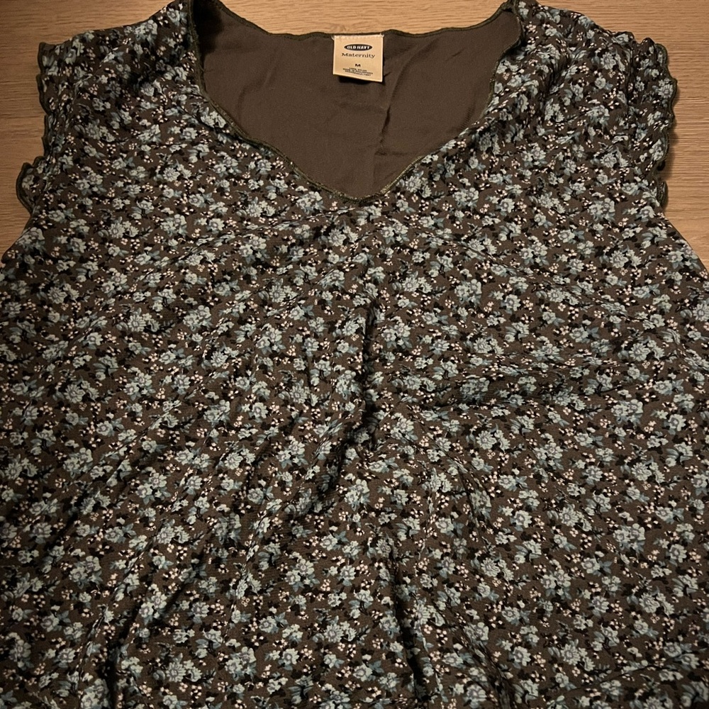 Floral medium old navy tank blouse.